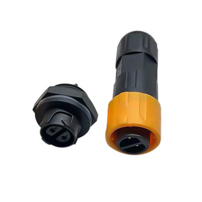 Conector circular impermeable de nylon PA6 autoblocante de 500 V, con clasificación IP67 para conexiones seguras en exteriores