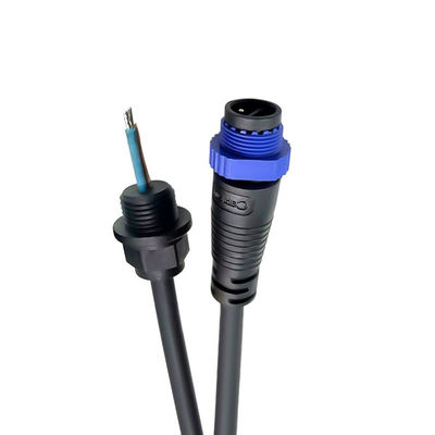 Conector de cable impermeable M15 roscado con clasificación IP68 PA66 Material de nylon para sistemas de energía solar de 500 V