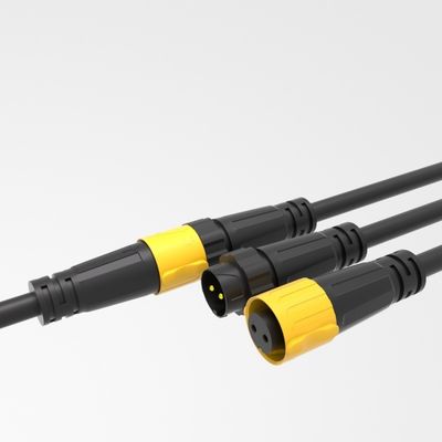 Conector de datos resistente al agua de bloqueo automático IP67 calificado para 250VAC Conector masculino femenino