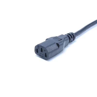 Cable de alimentación negro certificado UL de 3 clavijas NEMA 5-15P a IEC C13